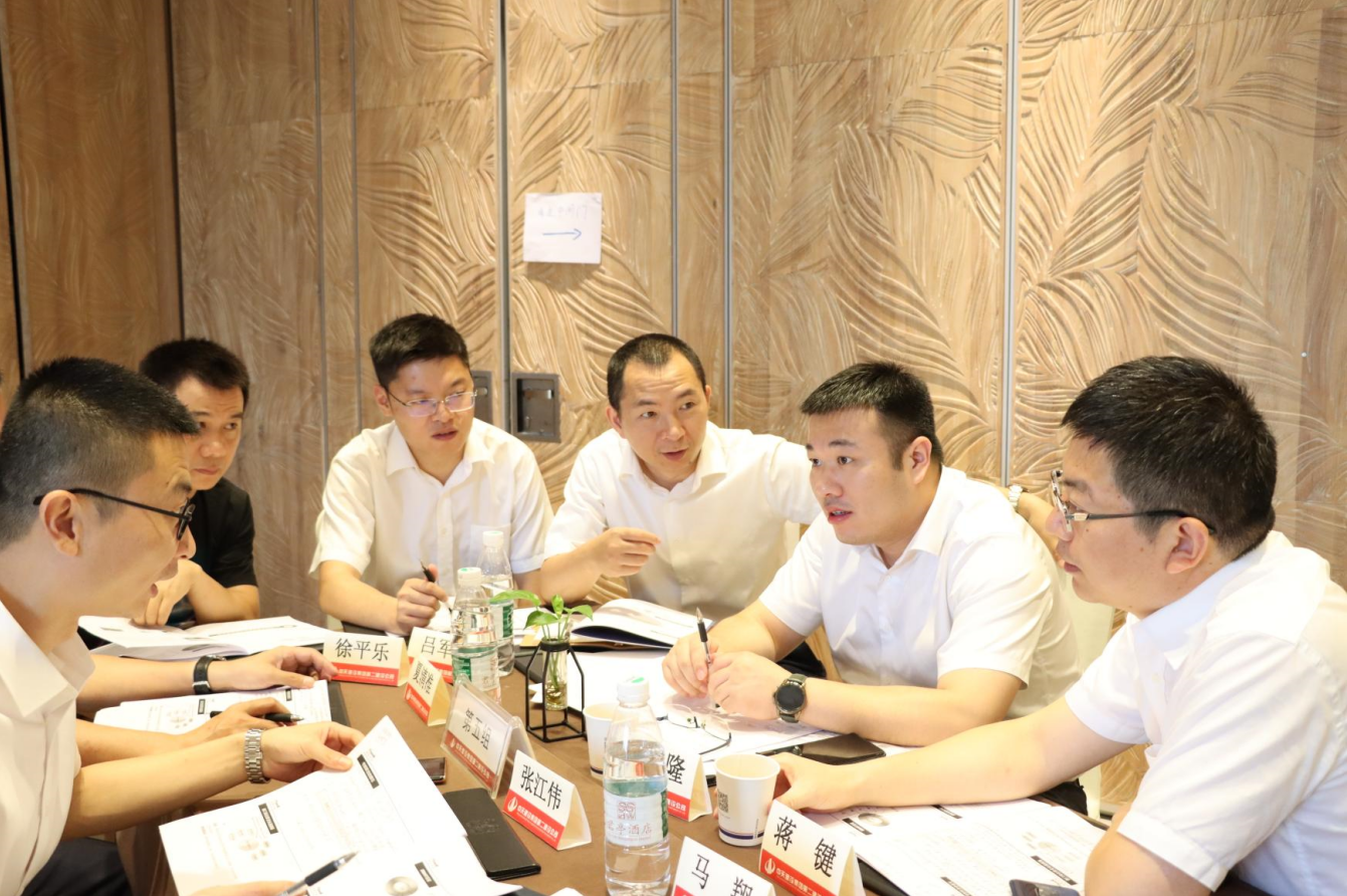 2021年6月25日-26日，wnsr威尼斯二建组织开展了2021年中高层主管执行力培训。本次培训特邀清华、北大、上海交大总裁班讲师，中国企业家协会特聘高级讲师许晋老师进行授课。
